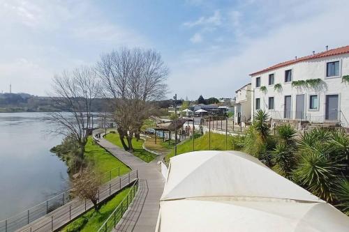 een tent voor een gebouw naast een waterlichaam bij Douro View Charming Apartment Duplex in Valbom