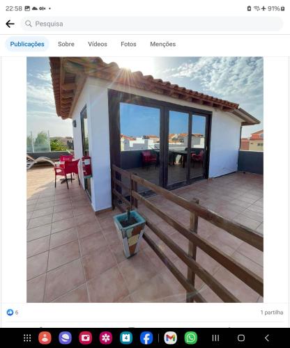 a website of a house with a balcony at Águia in Santa Maria