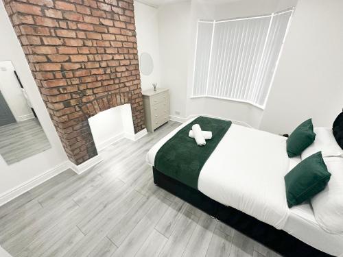 a bedroom with a bed with a teddy bear on it at Central Location Liverpool, Modern Home, 4 BR, Sleeps 9, Free Parking in Liverpool