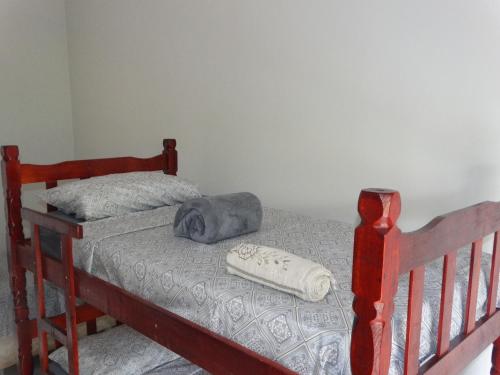 a bedroom with two bunk beds and a bed with a pillow at Pedroca Hostel in Palmas