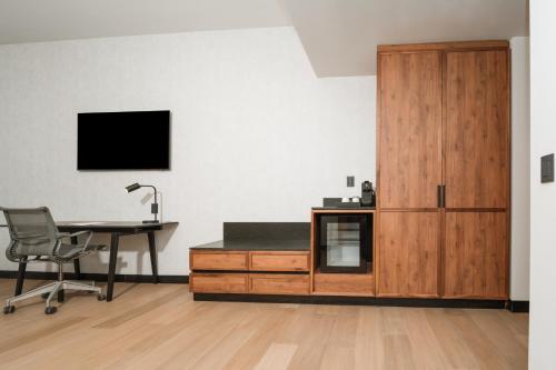 an office with a desk and a wooden cabinet at Galeria Plaza Leon in León