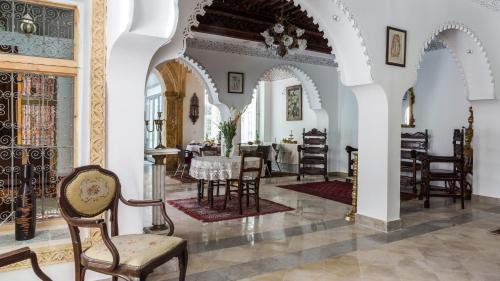 a living room with chairs and a table at Dar Souad in La Marsa