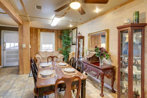 Gambar di galeri bagi Historic Hardy Home with Game Room on Main Street di Hardy