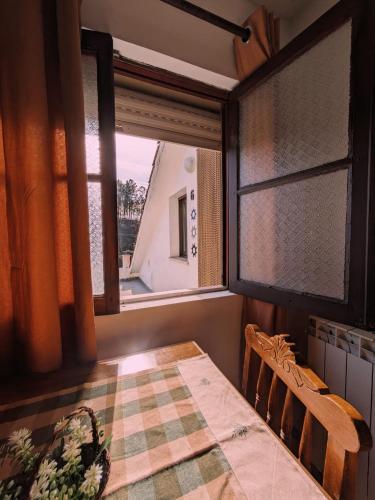a dining room with a table and a window at AL Vila Lina in Termas de Sao Pedro do Sul