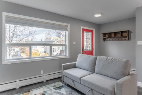 Posezení v ubytování Modern Downtown 3BR 2B Home