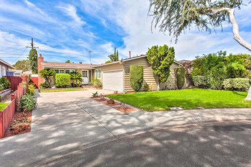 a house with a driveway and a yard at Walk To Disneyland, Watch Firework Front Yard, SPA in Anaheim