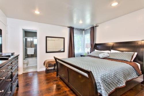 a bedroom with a large bed and a kitchen at Walk To Disneyland, Watch Firework Front Yard, SPA in Anaheim