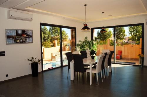 a dining room with a table and chairs at Villa Riad Arabic House Pool & Spa in Marrakech