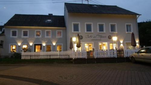 Bangunan di mana terletaknya hotel