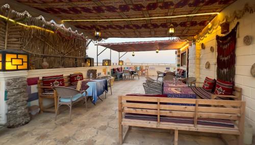 Restoran või mõni muu söögikoht majutusasutuses Atlantis Pyramids Inn New