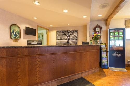 The lobby or reception area at Grama's Inn