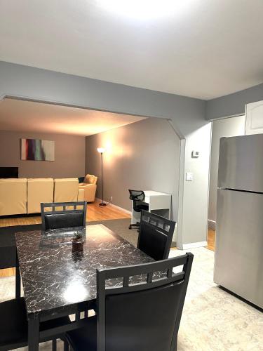 Cuina o zona de cuina de Spacious Downtown 3BR Home, 4bds