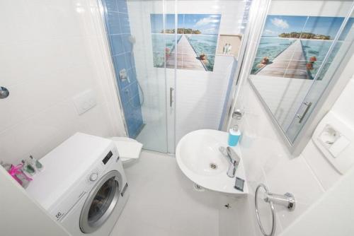 Apartments with parking space Kastel Stafilic, Kastela - 21591