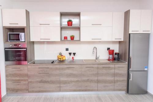 Apartments with parking space Kastel Stafilic, Kastela - 21591