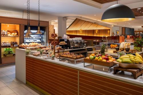 Mad på resortet eller i nærheden