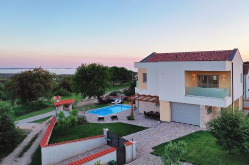 Family friendly house with a swimming pool Barbariga, Fazana - 22763