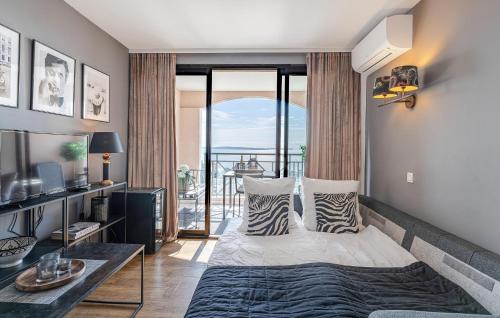 Amazing Apartment In Cannes With House Sea View
