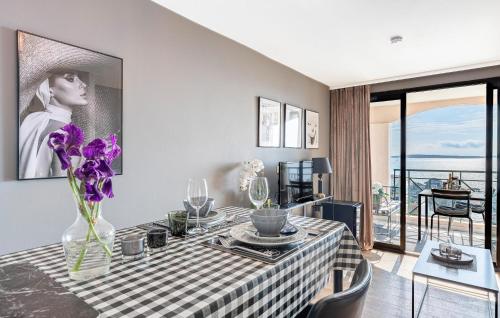Amazing Apartment In Cannes With House Sea View