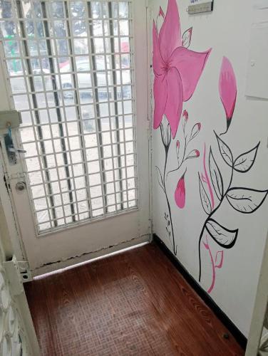 a room with a flower painted on the wall at Hostal CasAlé Usaquén in Bogotá
