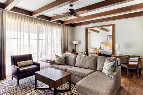 Χώρος καθιστικού στο The Ritz-Carlton, Dove Mountain