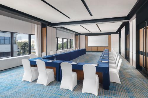 Sheraton Pujiangにあるビジネスエリアまたは会議室