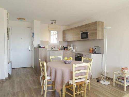 Photo de la galerie de l'établissement Maison calme avec terrasse, piscine, parking, Wifi - FR-1-726-40, à La Croix-Valmer