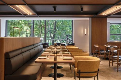 a long dining room with tables and chairs at Sheraton Grand Sydney Hyde Park in Sydney
