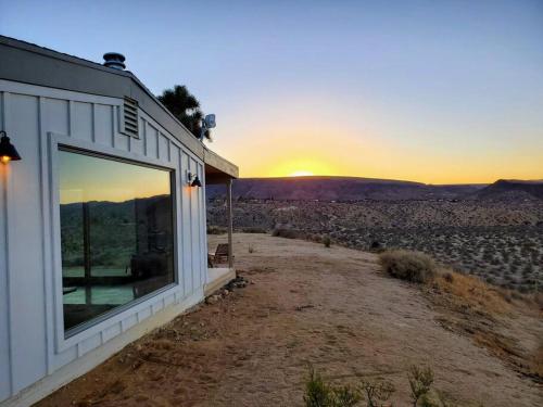 a building with a view of the sunset at Pipe's Perch in Yucca Valley