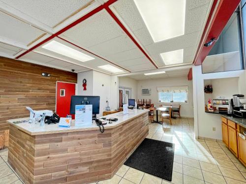 Kuchyň nebo kuchyňský kout v ubytování Rodeway Inn Boardman - Hermiston