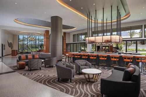 a lobby with a bar and a restaurant at Le Meridien Pasadena Arcadia in Arcadia
