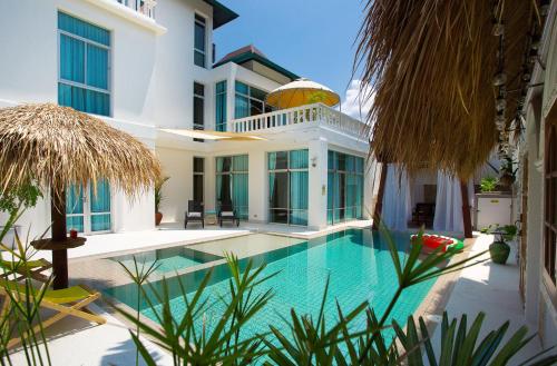 an image of a villa with a swimming pool at Nagawari Art Maldives BBQ Pattaya Villa in Na Jomtien