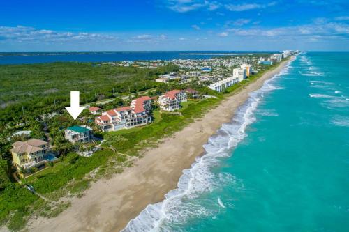 an aerial view of the beach in front of a resort at Chateau de la Mer in Jensen Beach