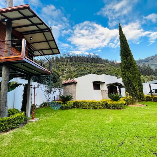 a view of the yard of a house at Destinos Exclusivos Patate in Patate