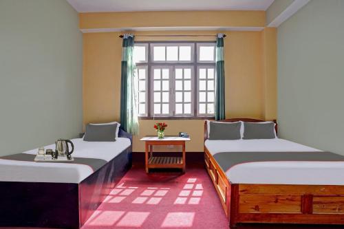 Posteľ alebo postele v izbe v ubytovaní Capital O Basera Resort