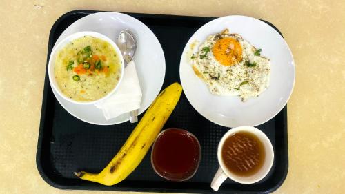 Makanan di atau berdekatan hotel