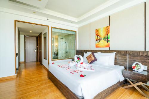 Postel nebo postele na pokoji v ubytování Ocean Waves Resort Cam Ranh