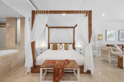 Postel nebo postele na pokoji v ubytování La Petit Unite - Luxe Santai Studio by uHoliday