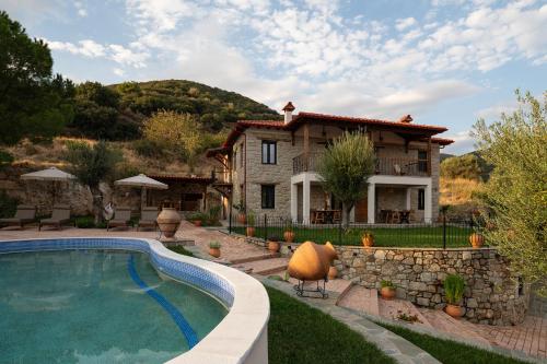 Lithos Villas Apollonの敷地内または近くにあるプール