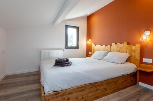 a bedroom with a large bed with a wooden headboard at Plaines-Provence Spa&Sauna in Digne-les-Bains