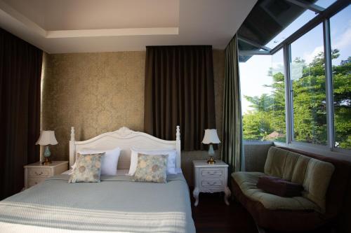 Postel nebo postele na pokoji v ubytování Nagawari Art Maldives BBQ Pattaya Villa