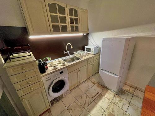 Η κουζίνα ή μικρή κουζίνα στο 2 Bedroom Apartment with Garage
