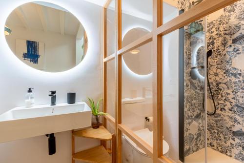 Koupelna v ubytování AD3B Bright 3Br and 2Bath apartment Downtown Sevilla