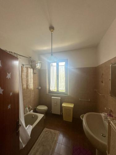 a bathroom with a tub and a toilet and a sink at Casa Vacanze IL Giardino delle Emozioni in Montecarotto