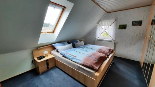 a small bedroom with a bed and a window at Ferienwohnung Renner in Kurort Altenberg