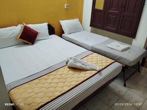 two twin beds sitting next to each other in a room at Hotel Gamas Inn in Chacka