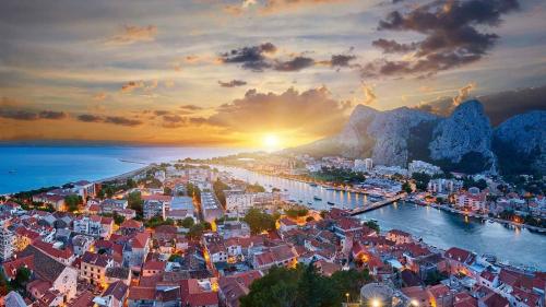 Cosy apartment near city centar and sea- Marina, Omiš