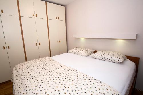 Cosy apartment near city centar and sea- Marina, Omiš