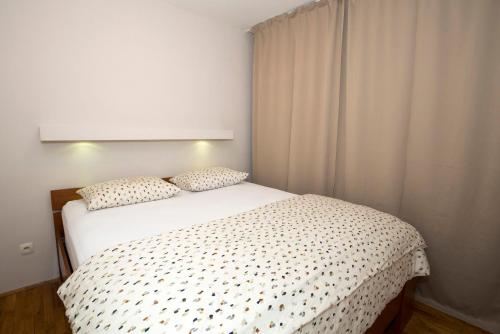 Cosy apartment near city centar and sea- Marina, Omiš
