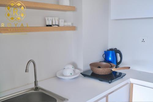 Kuchyň nebo kuchyňský kout v ubytování Royal Suites Studio 07RW - Nuvasa Bay Resort