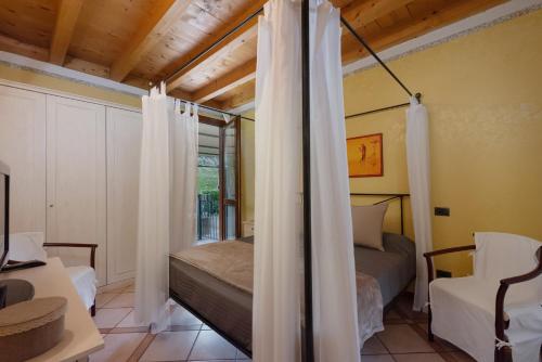 a bedroom with a bed and a window at Residence Garda Sole 3-69 by Wonderful Italy in Padenghe sul Garda